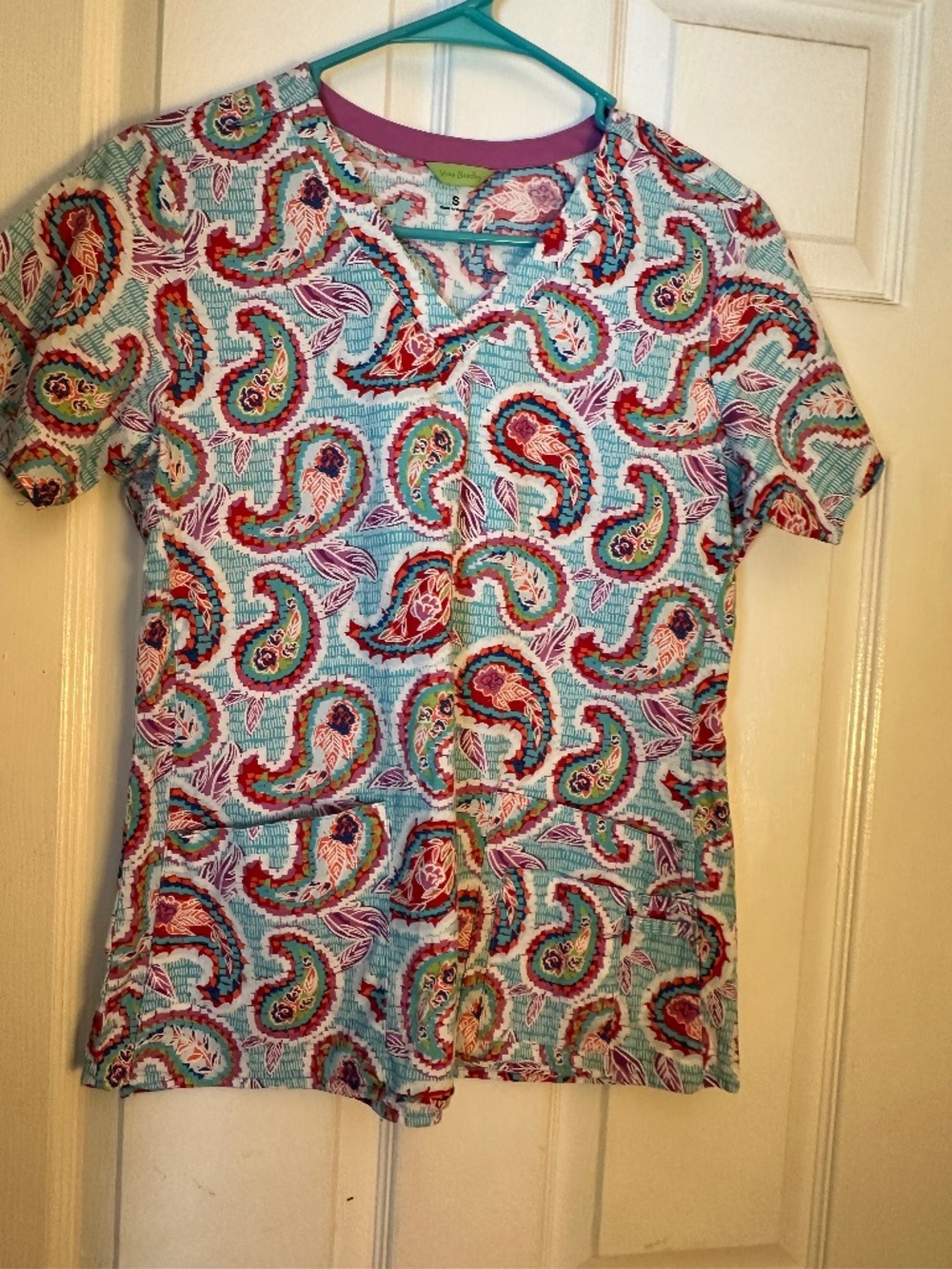 Ladies Vera Bradley Paisley/Floral Scrub Top Size Small